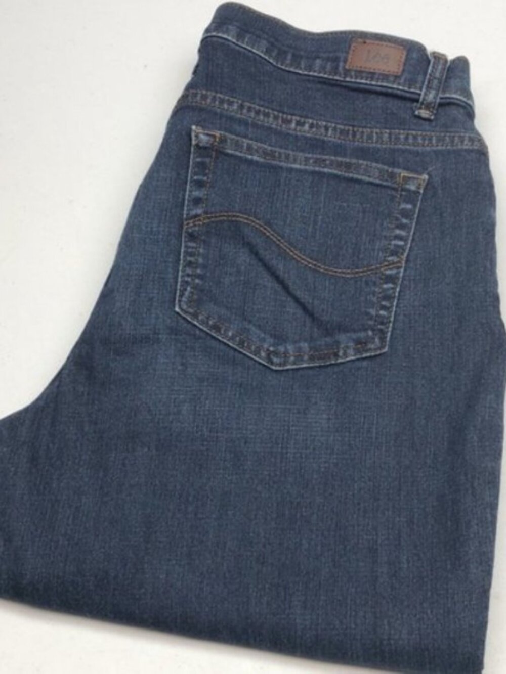 LIKE NEW LEE RELAXED FIT STRAIGHT LEG JEANS 12/31x32 MADE IN EGYPT 🇪🇬